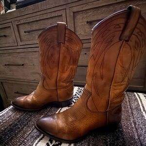 FRYE | Billy Stitch Pull On Boot | Sz 8.5